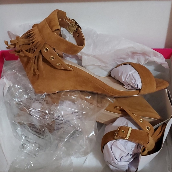 Shoes - Picture 3 of 10